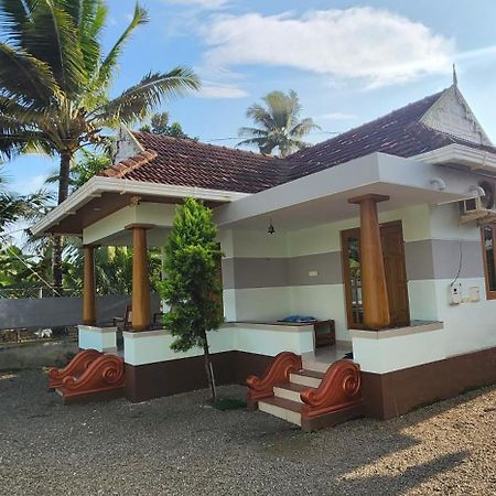 Punerjeni Homes Alappuzha Exteriör bild