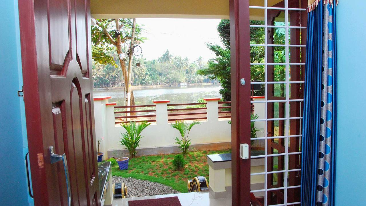 Punerjeni Homes Alappuzha Exteriör bild